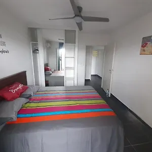 Spacieux Moderne Lumineux Avec Grand Jardin Dans Avec Piscine Appartement